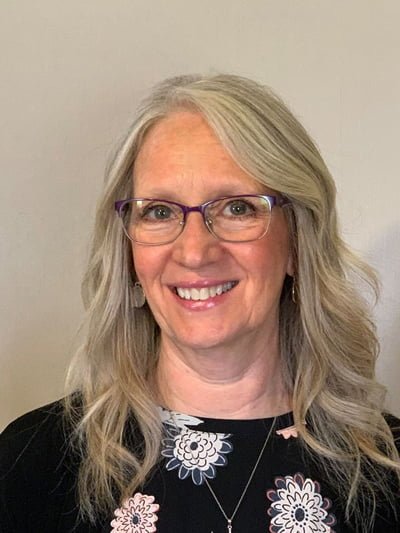 Linda is one of many volunteers at the Peoria House. She started with the organization in September 2018. Recently she joined our Guest Service volunteer team.